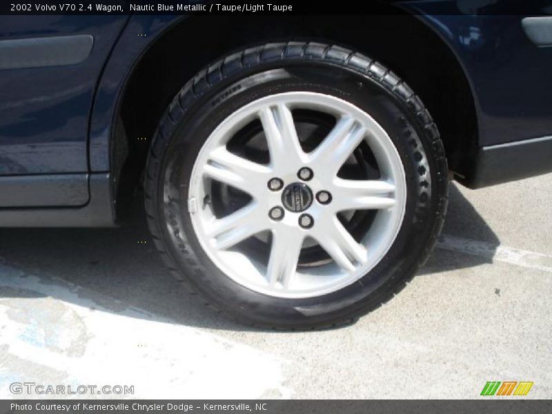 Nautic Blue Metallic / Taupe/Light Taupe 2002 Volvo V70 2.4 Wagon