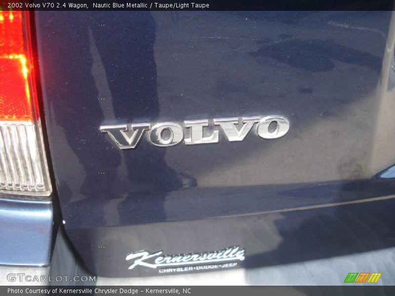 Nautic Blue Metallic / Taupe/Light Taupe 2002 Volvo V70 2.4 Wagon