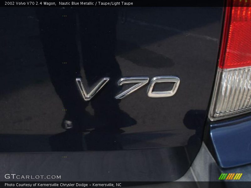 Nautic Blue Metallic / Taupe/Light Taupe 2002 Volvo V70 2.4 Wagon