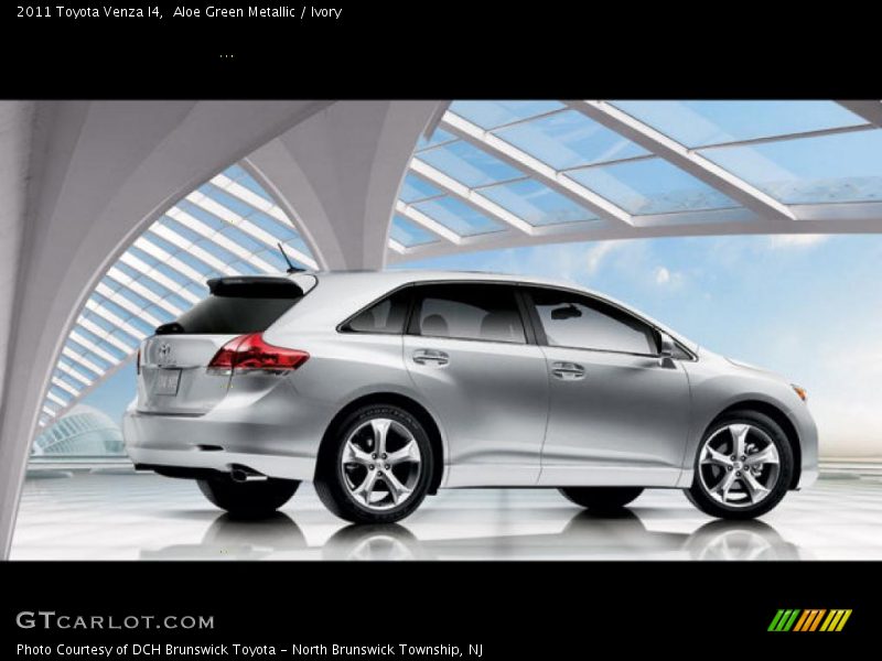 Aloe Green Metallic / Ivory 2011 Toyota Venza I4
