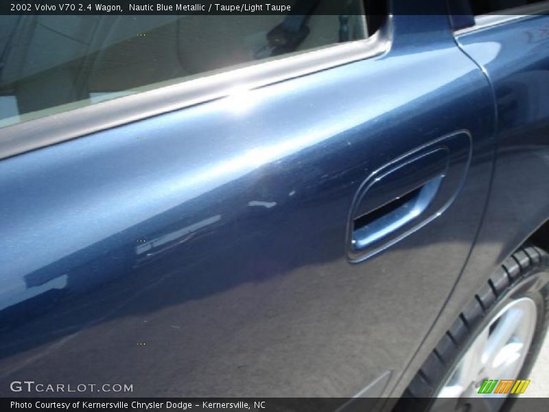 Nautic Blue Metallic / Taupe/Light Taupe 2002 Volvo V70 2.4 Wagon