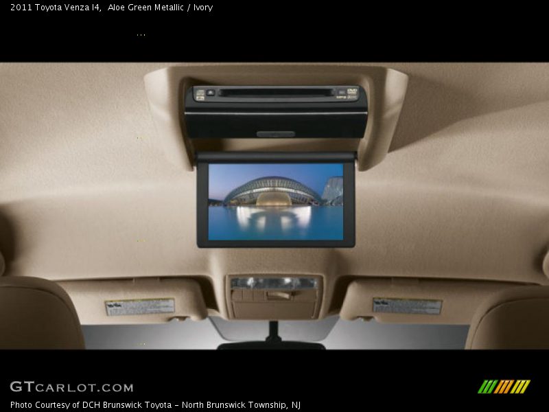 Aloe Green Metallic / Ivory 2011 Toyota Venza I4
