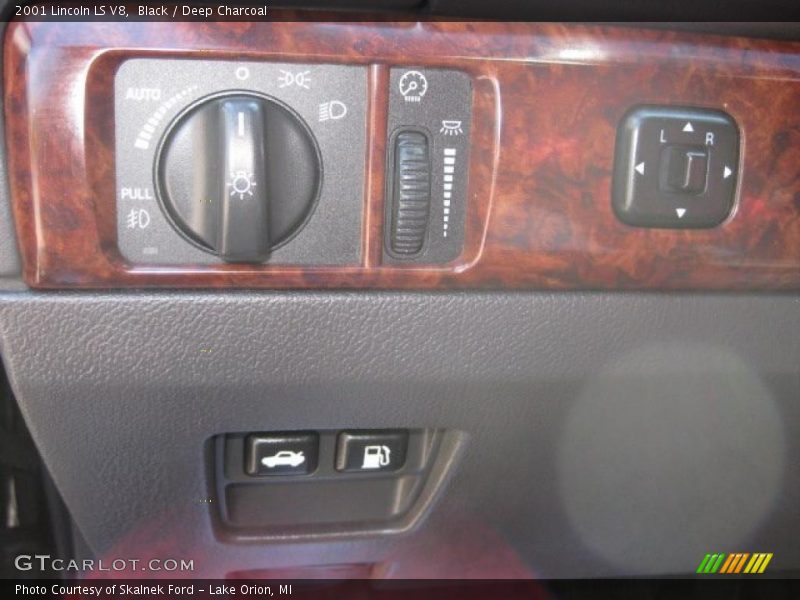 Black / Deep Charcoal 2001 Lincoln LS V8