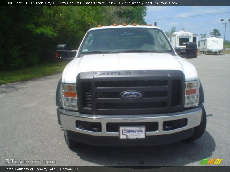 Oxford White / Medium Stone Grey 2008 Ford F450 Super Duty XL Crew Cab 4x4 Chassis Stake Truck