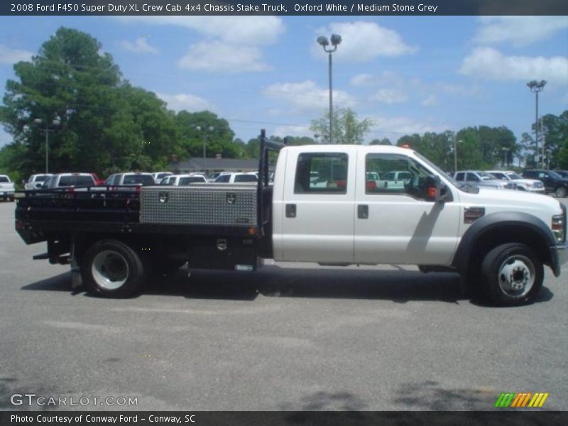 Oxford White / Medium Stone Grey 2008 Ford F450 Super Duty XL Crew Cab 4x4 Chassis Stake Truck