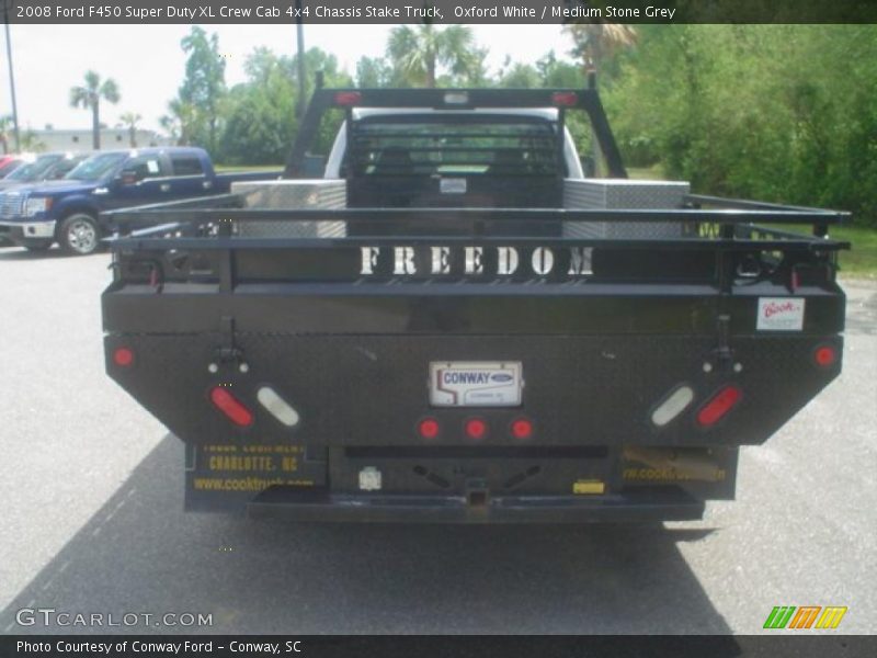 Oxford White / Medium Stone Grey 2008 Ford F450 Super Duty XL Crew Cab 4x4 Chassis Stake Truck