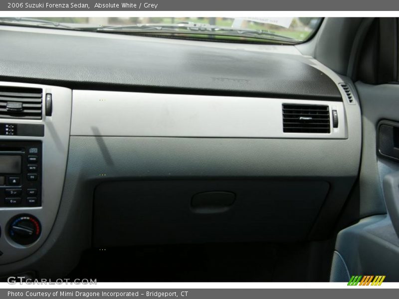 Absolute White / Grey 2006 Suzuki Forenza Sedan