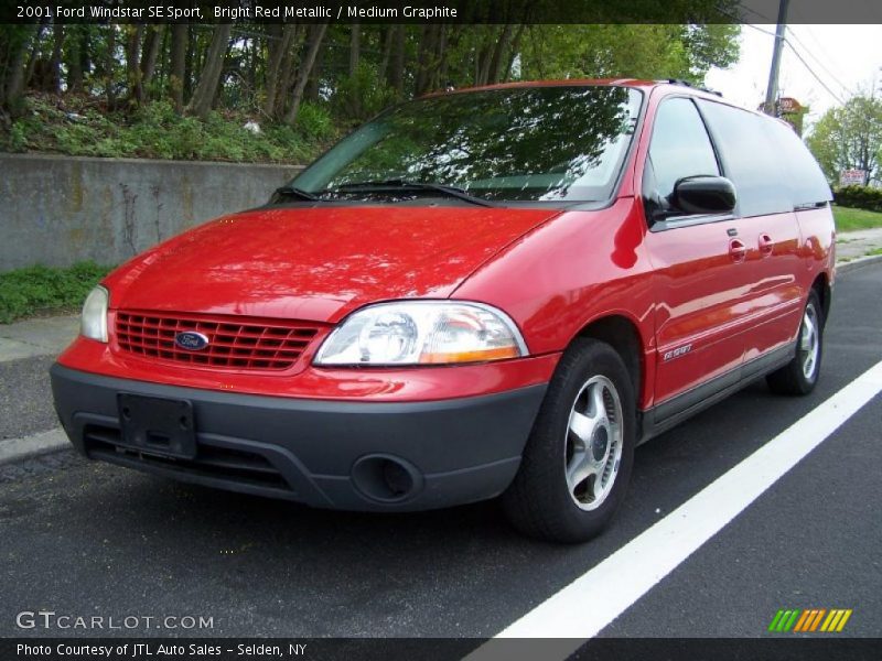 Front 3/4 View of 2001 Windstar SE Sport