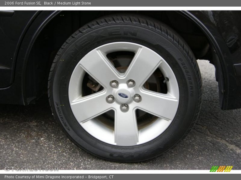 Black / Medium Light Stone 2006 Ford Fusion SE