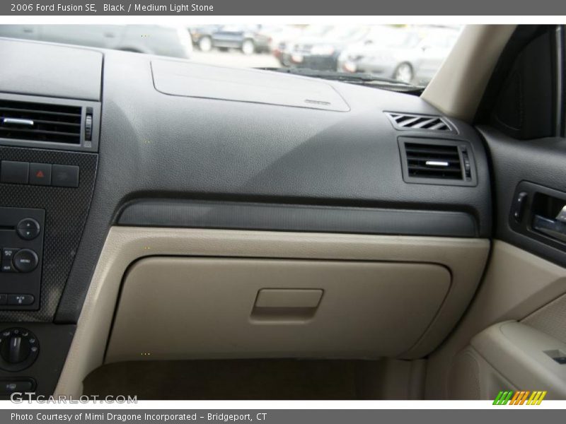 Black / Medium Light Stone 2006 Ford Fusion SE