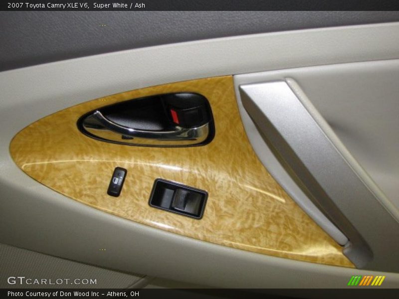 Super White / Ash 2007 Toyota Camry XLE V6
