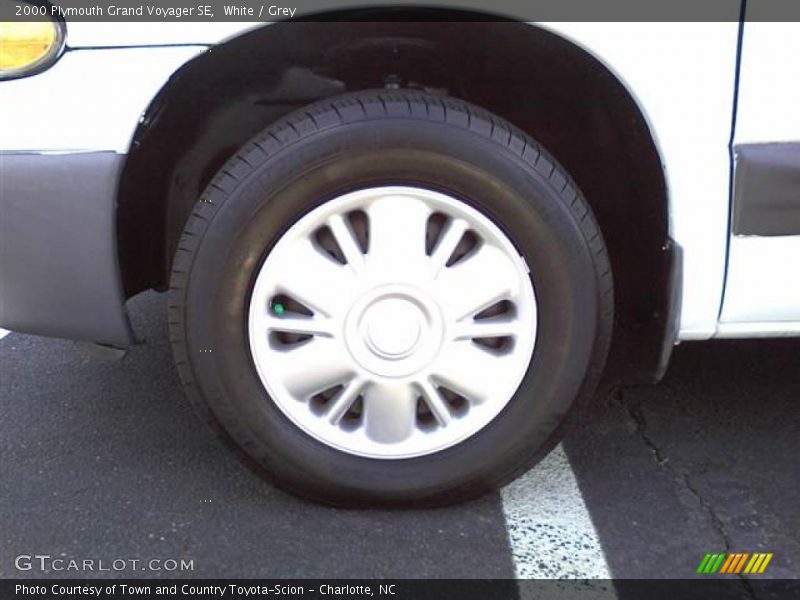 White / Grey 2000 Plymouth Grand Voyager SE
