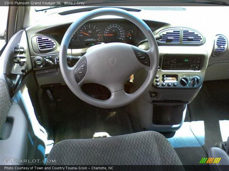 White / Grey 2000 Plymouth Grand Voyager SE