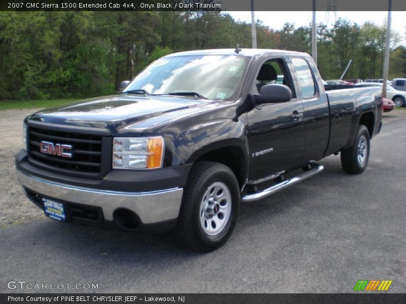 Front 3/4 View of 2007 Sierra 1500 Extended Cab 4x4