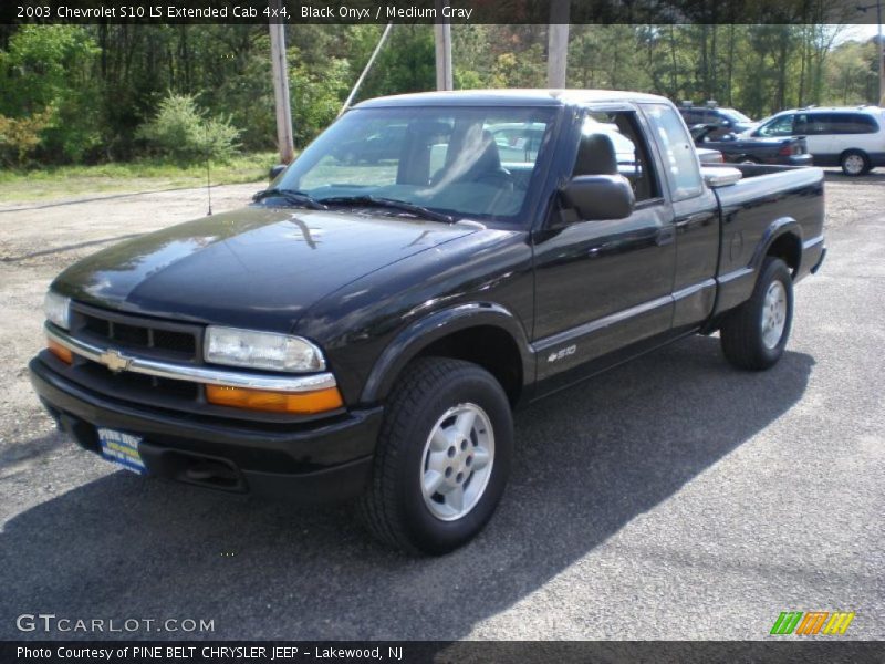 Black Onyx / Medium Gray 2003 Chevrolet S10 LS Extended Cab 4x4