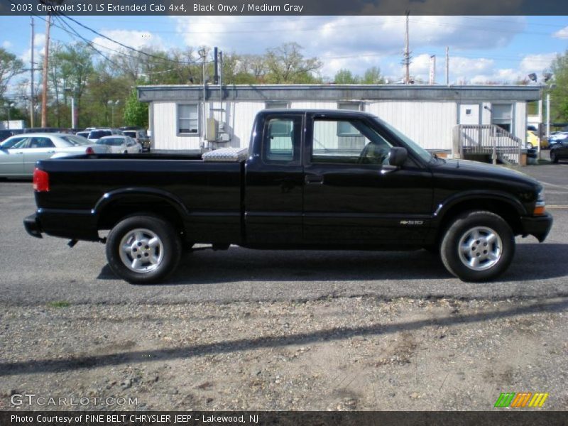 Black Onyx / Medium Gray 2003 Chevrolet S10 LS Extended Cab 4x4