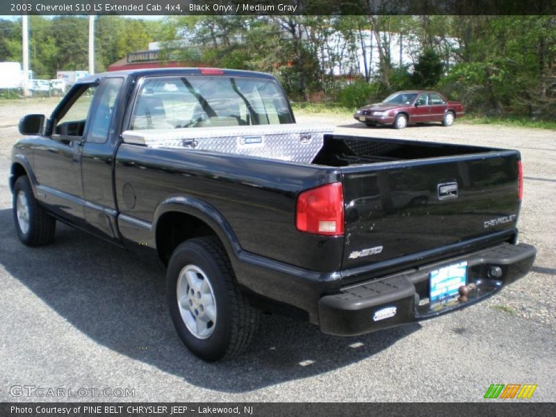 Black Onyx / Medium Gray 2003 Chevrolet S10 LS Extended Cab 4x4