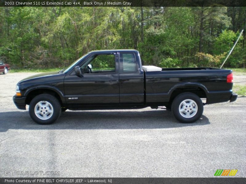 Black Onyx / Medium Gray 2003 Chevrolet S10 LS Extended Cab 4x4