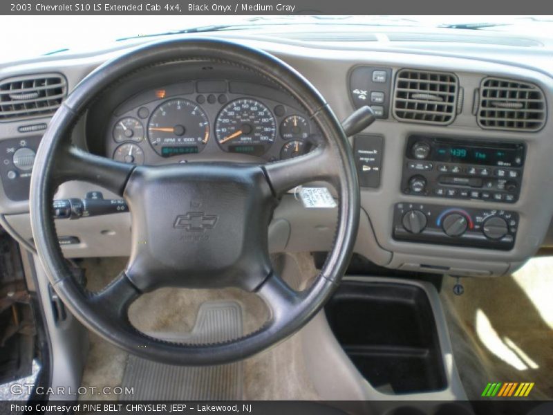 Black Onyx / Medium Gray 2003 Chevrolet S10 LS Extended Cab 4x4