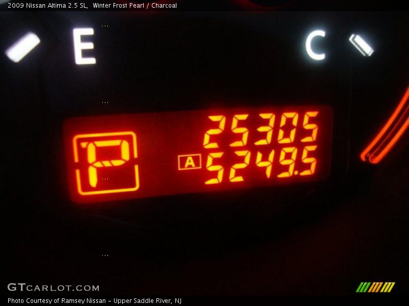 Winter Frost Pearl / Charcoal 2009 Nissan Altima 2.5 SL