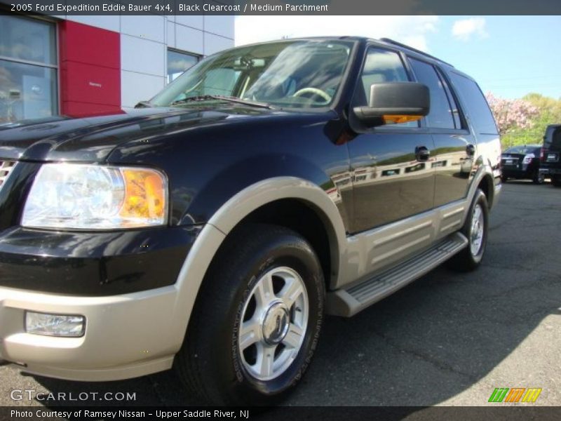Black Clearcoat / Medium Parchment 2005 Ford Expedition Eddie Bauer 4x4
