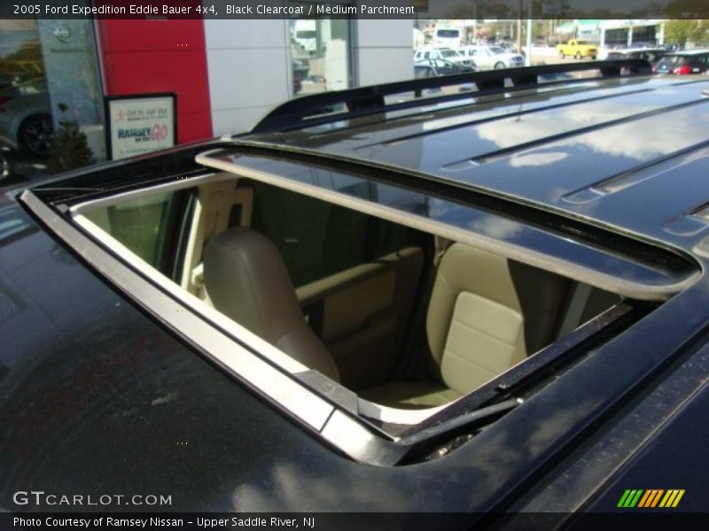 Black Clearcoat / Medium Parchment 2005 Ford Expedition Eddie Bauer 4x4