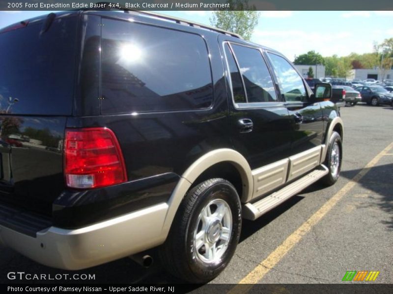 Black Clearcoat / Medium Parchment 2005 Ford Expedition Eddie Bauer 4x4