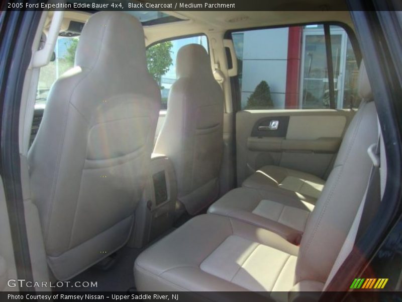 Black Clearcoat / Medium Parchment 2005 Ford Expedition Eddie Bauer 4x4