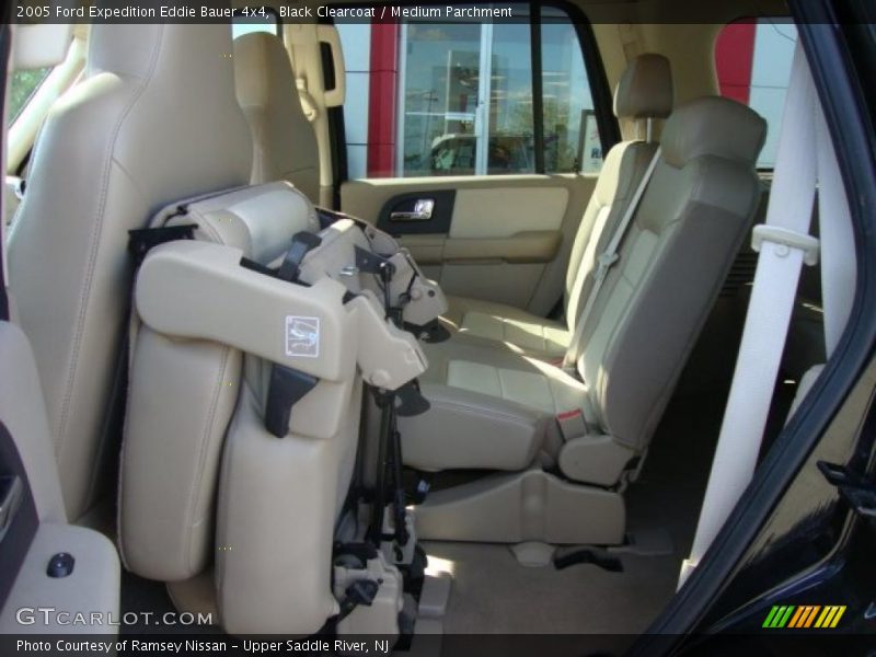 Black Clearcoat / Medium Parchment 2005 Ford Expedition Eddie Bauer 4x4
