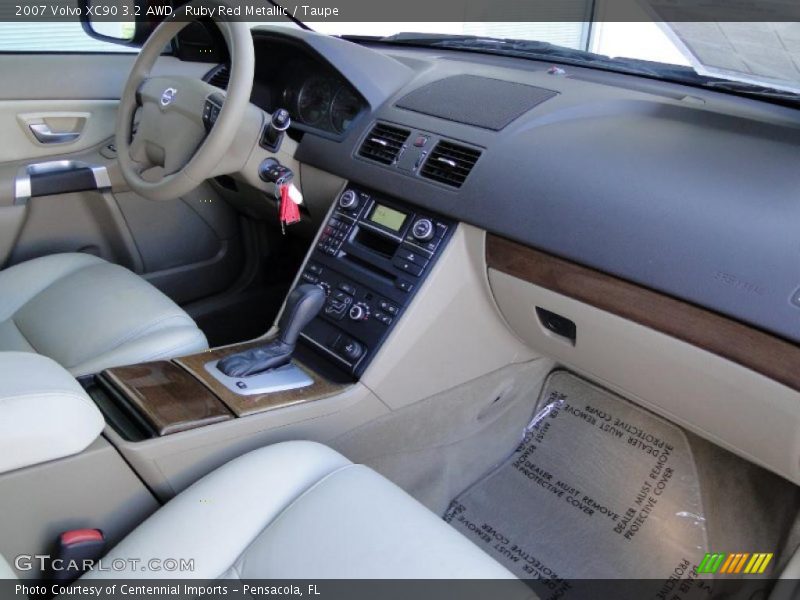 Dashboard of 2007 XC90 3.2 AWD