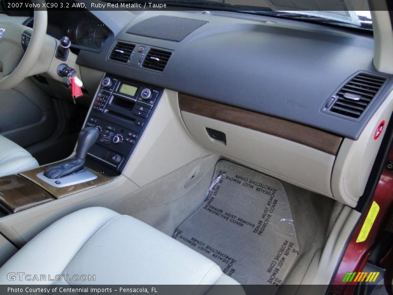Dashboard of 2007 XC90 3.2 AWD