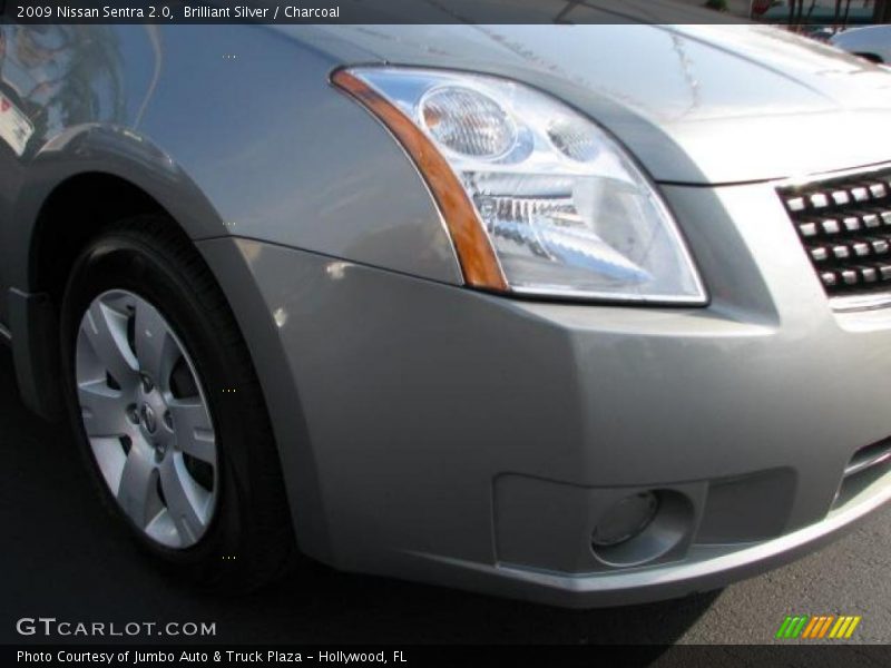 Brilliant Silver / Charcoal 2009 Nissan Sentra 2.0