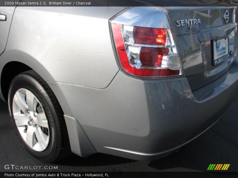 Brilliant Silver / Charcoal 2009 Nissan Sentra 2.0