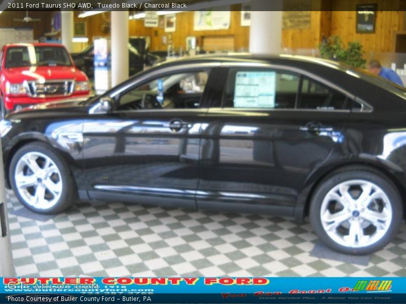 Tuxedo Black / Charcoal Black 2011 Ford Taurus SHO AWD