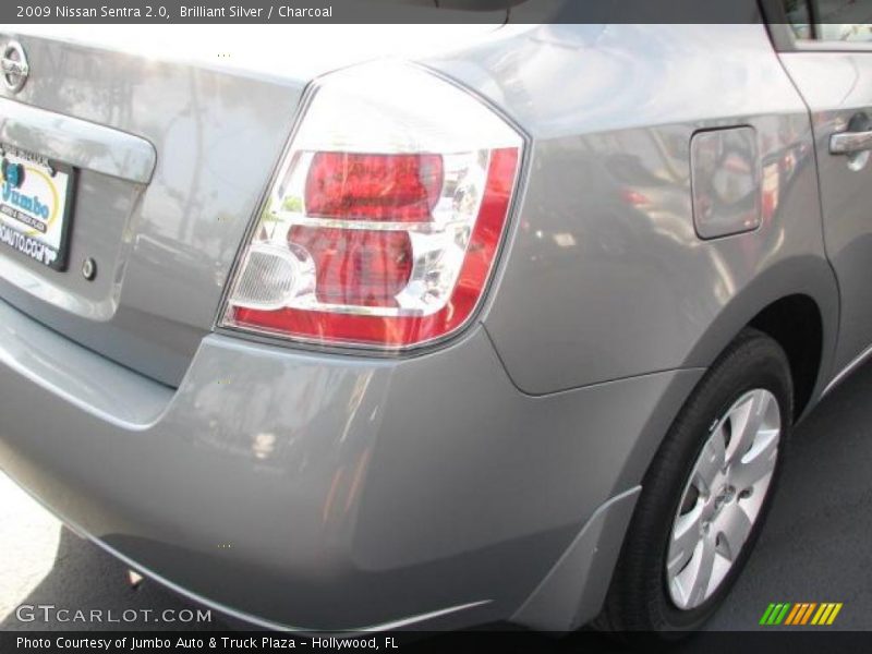 Brilliant Silver / Charcoal 2009 Nissan Sentra 2.0