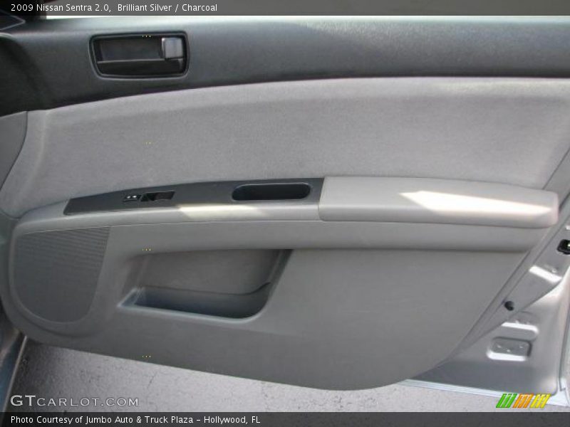 Brilliant Silver / Charcoal 2009 Nissan Sentra 2.0