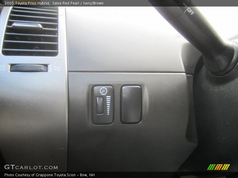 Salsa Red Pearl / Ivory/Brown 2005 Toyota Prius Hybrid