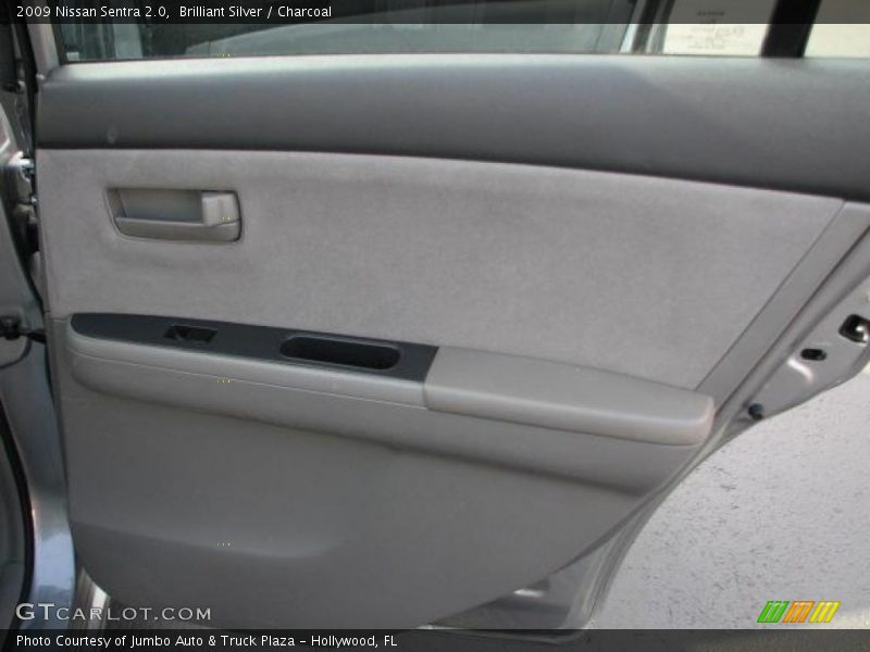 Brilliant Silver / Charcoal 2009 Nissan Sentra 2.0