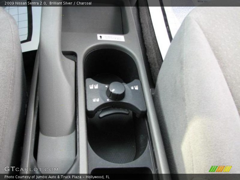 Brilliant Silver / Charcoal 2009 Nissan Sentra 2.0