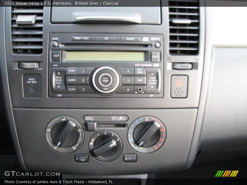 Brilliant Silver / Charcoal 2008 Nissan Versa 1.8 SL Hatchback