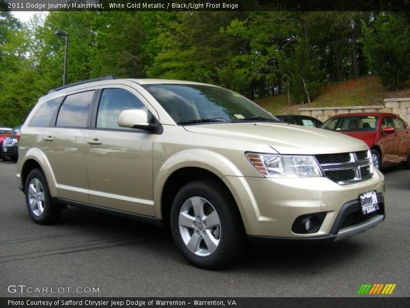 White Gold Metallic / Black/Light Frost Beige 2011 Dodge Journey Mainstreet