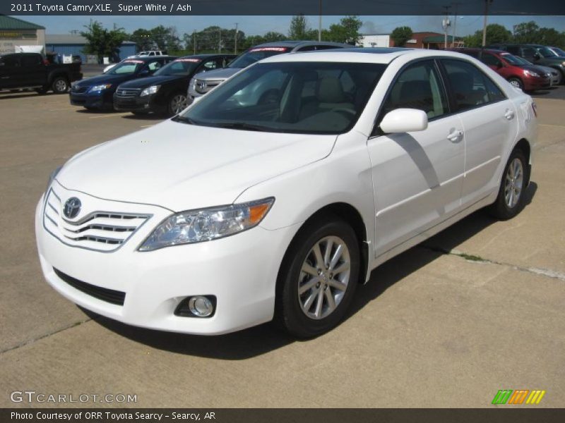 Super White / Ash 2011 Toyota Camry XLE