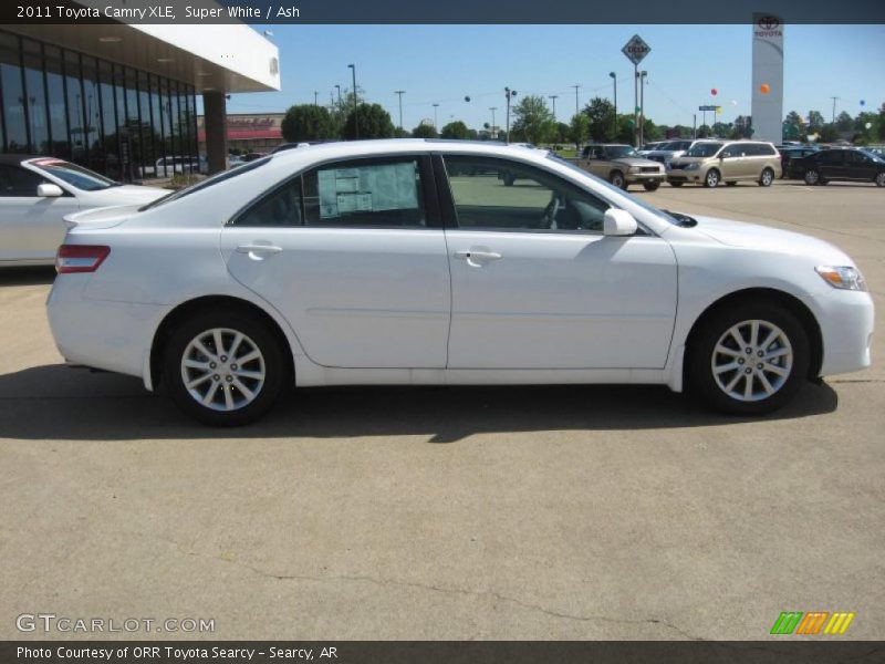 Super White / Ash 2011 Toyota Camry XLE