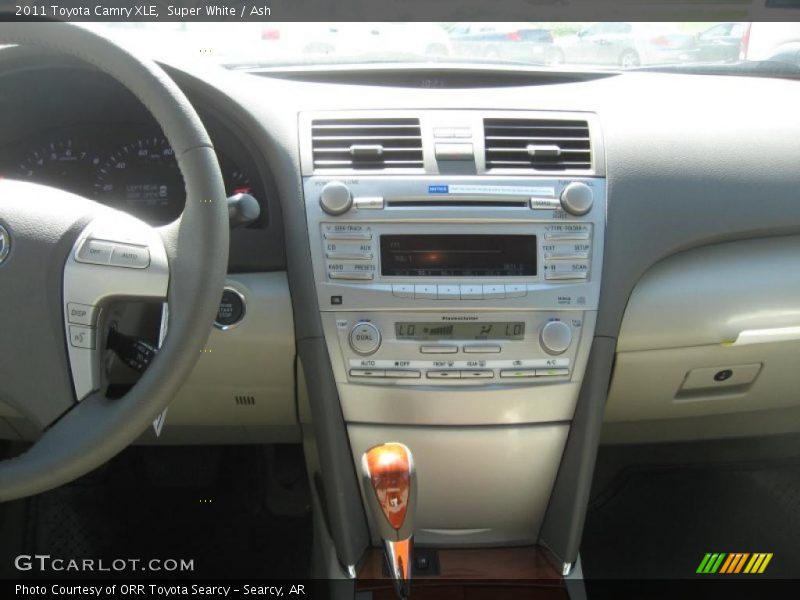 Super White / Ash 2011 Toyota Camry XLE
