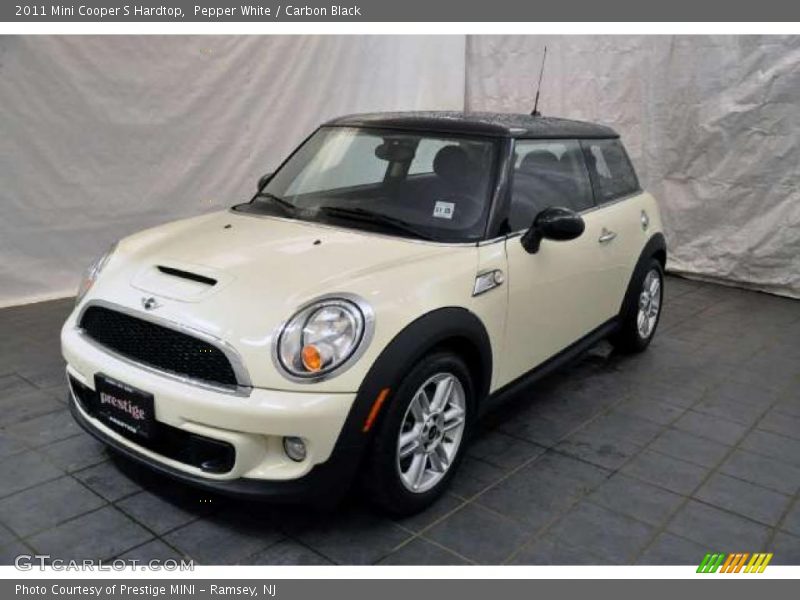 Pepper White / Carbon Black 2011 Mini Cooper S Hardtop