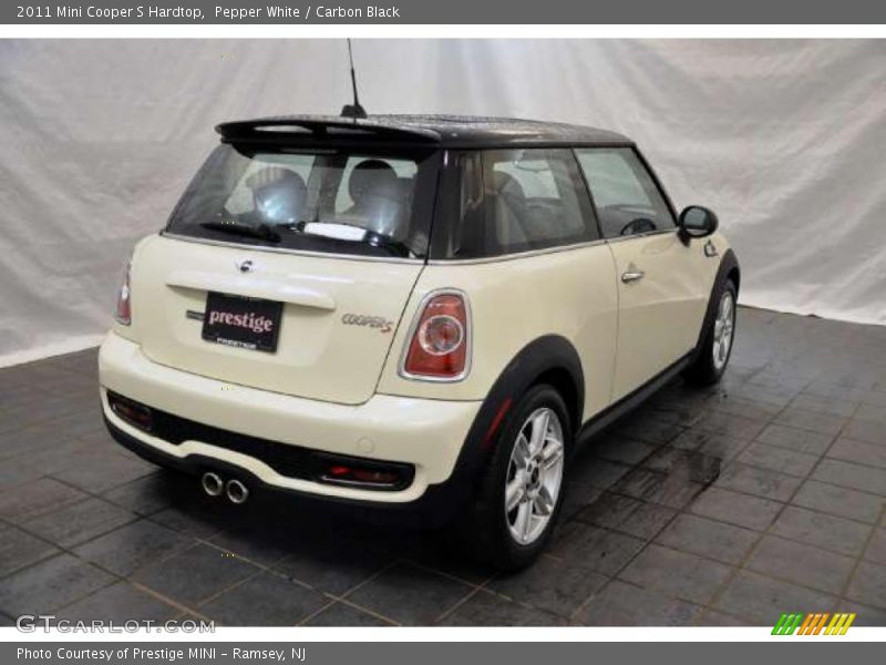 Pepper White / Carbon Black 2011 Mini Cooper S Hardtop