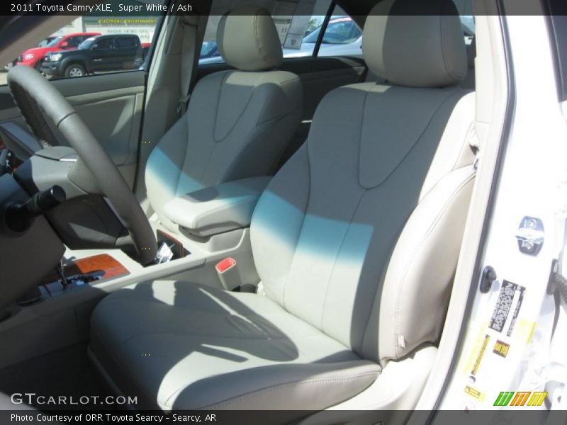 Super White / Ash 2011 Toyota Camry XLE