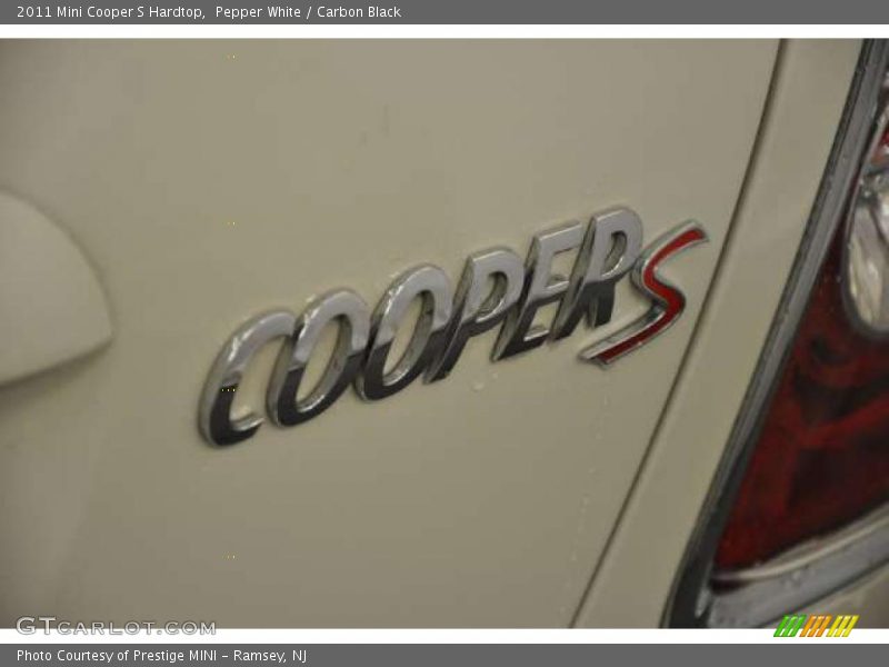 Pepper White / Carbon Black 2011 Mini Cooper S Hardtop