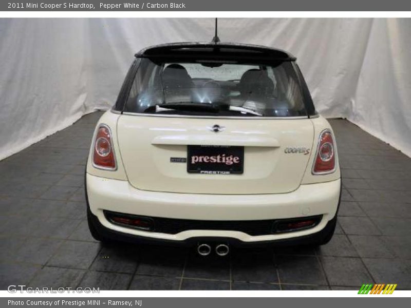 Pepper White / Carbon Black 2011 Mini Cooper S Hardtop