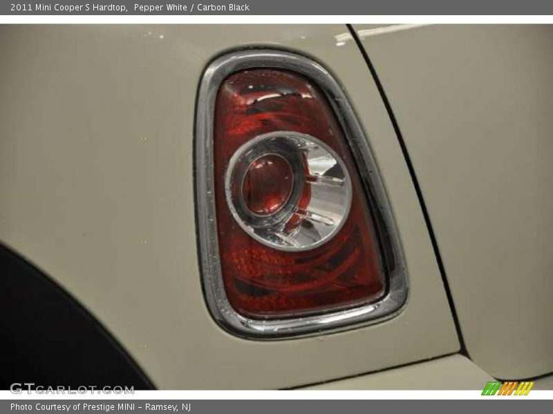 Pepper White / Carbon Black 2011 Mini Cooper S Hardtop